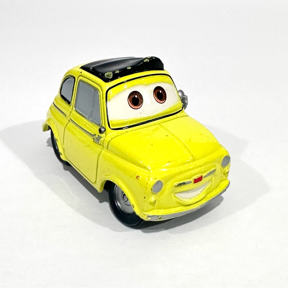 Disney Store Cars Luigi Deluxe 1:43 Die-cast